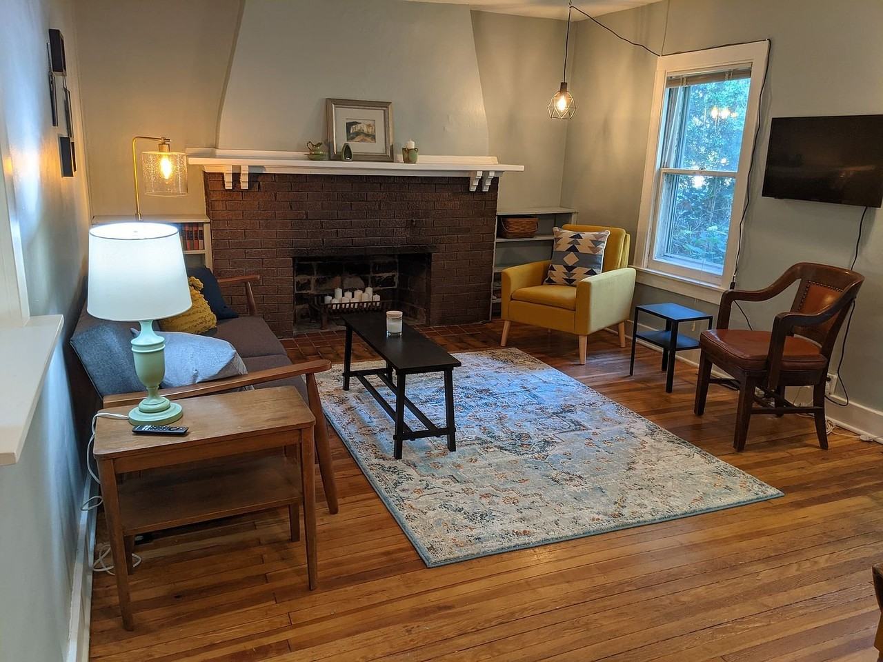 854 Terry Pl - Photo 2 of 10