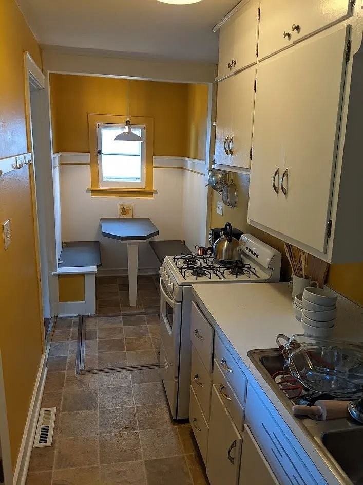 854 Terry Pl - Photo 7 of 10