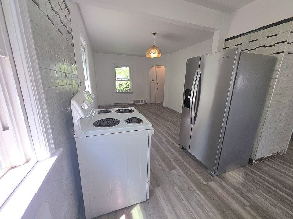 3326 S Lenox St - Photo 2 of 16