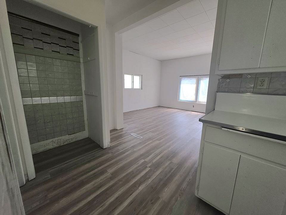 3326 S Lenox St - Photo 3 of 16