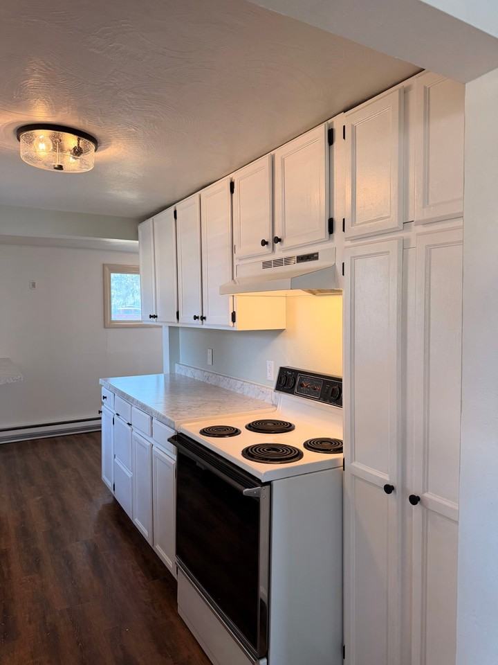 118 W 2nd St - Photo 2 of 5