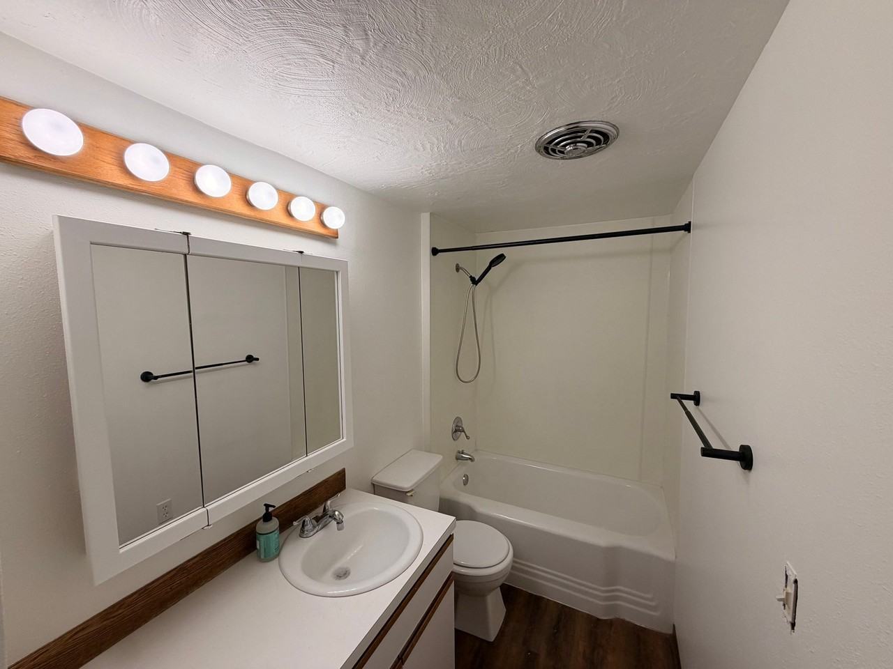 118 W 2nd St - Photo 5 of 5