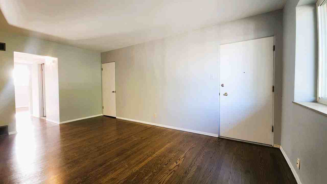 7876 Big Bend Blvd #2ndFL - Photo 4 of 8