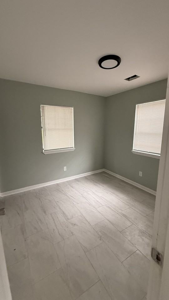 755 Pendleton St - Photo 5 of 9