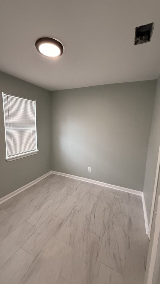 755 Pendleton St - Photo 6 of 9