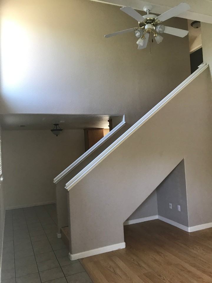 600 6th St - Photo 5 of 9