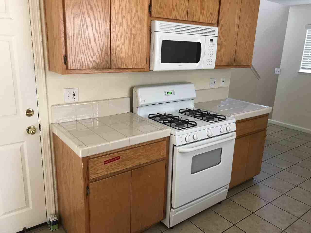 600 6th St - Photo 6 of 9