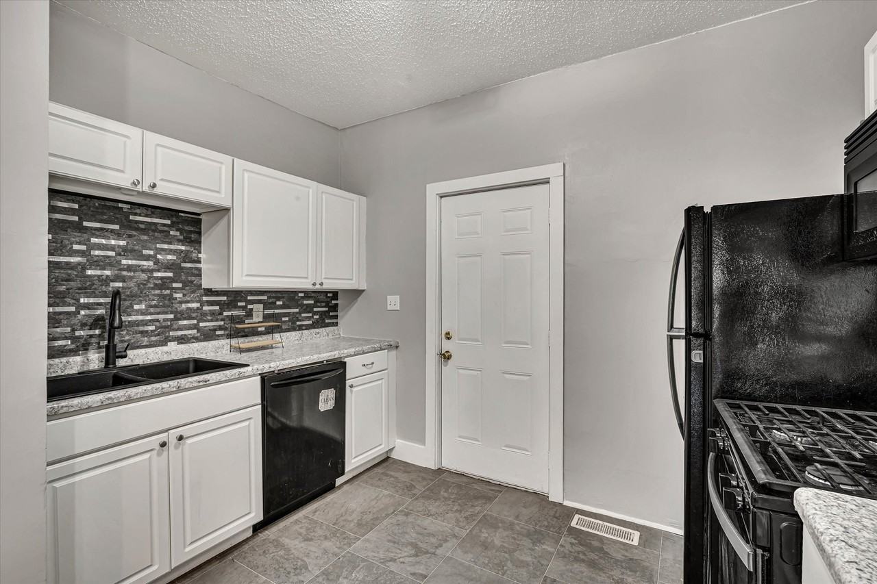 1215 Farnam St - Photo 3 of 16