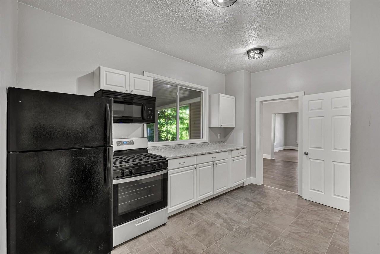 1215 Farnam St - Photo 5 of 16