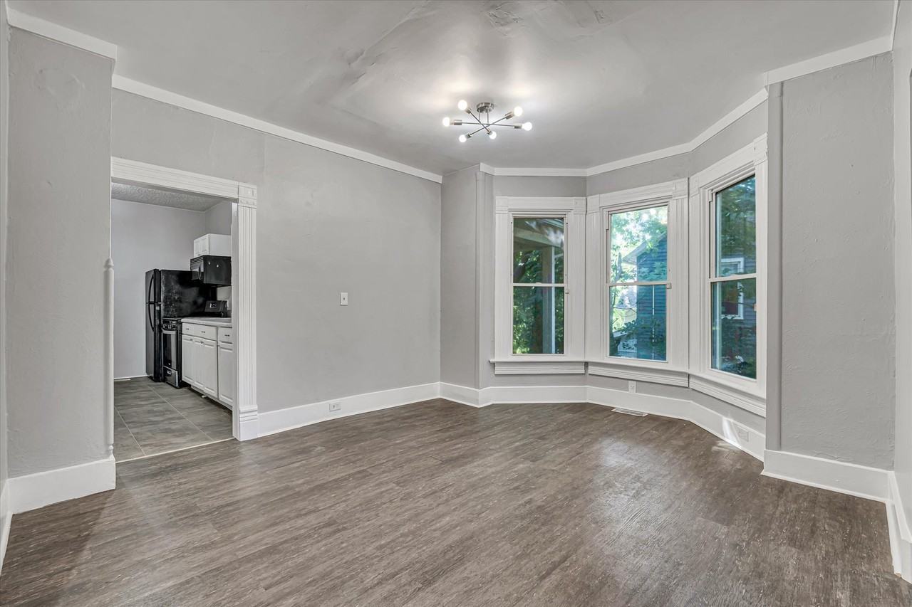 1215 Farnam St - Photo 6 of 16