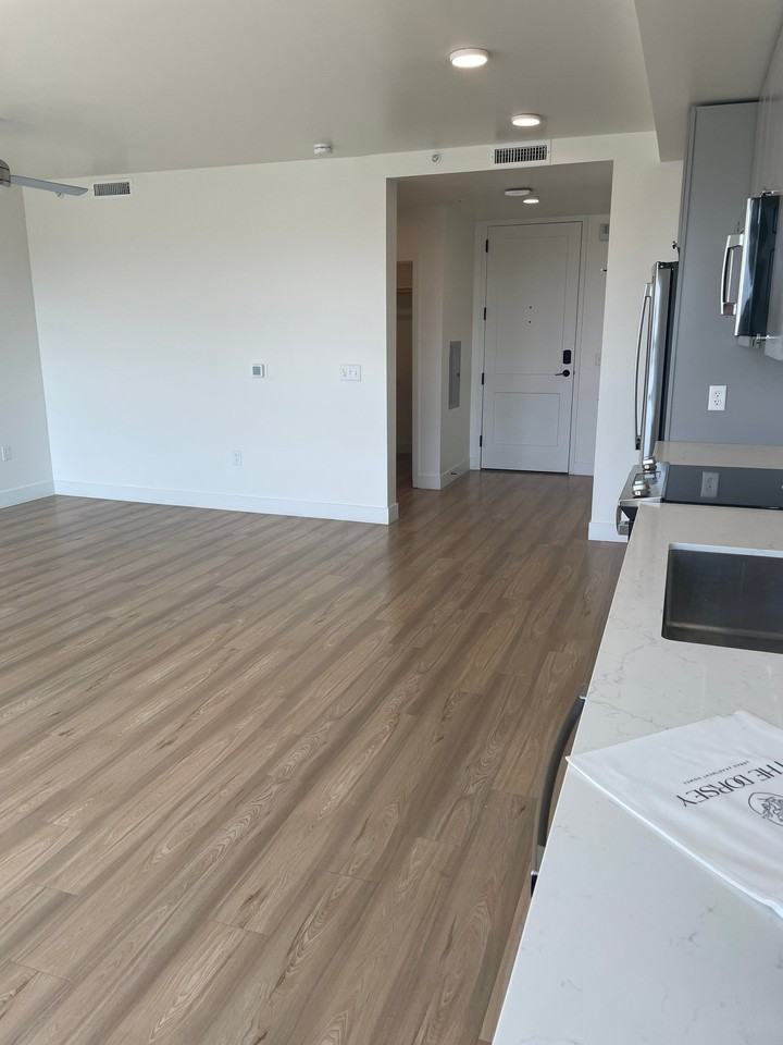600 Park Ave W #A4 - Photo 2 of 14