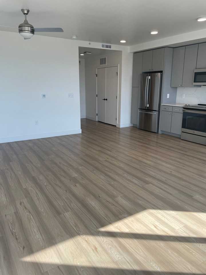 600 Park Ave W #A4 - Photo 3 of 14