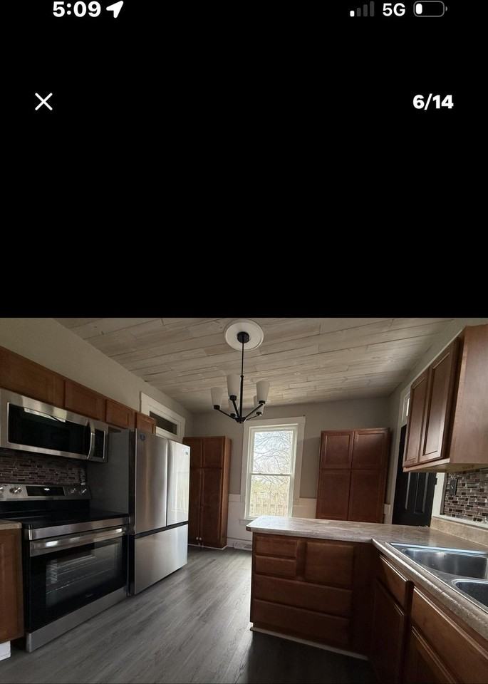 229 N Spring St - Photo 2 of 6