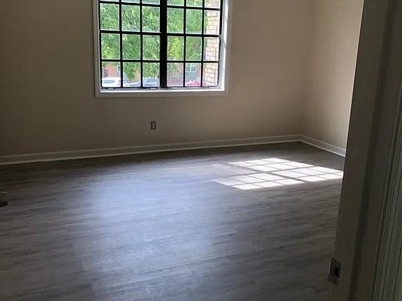 300 Winding River Dr #G - Photo 4 of 12
