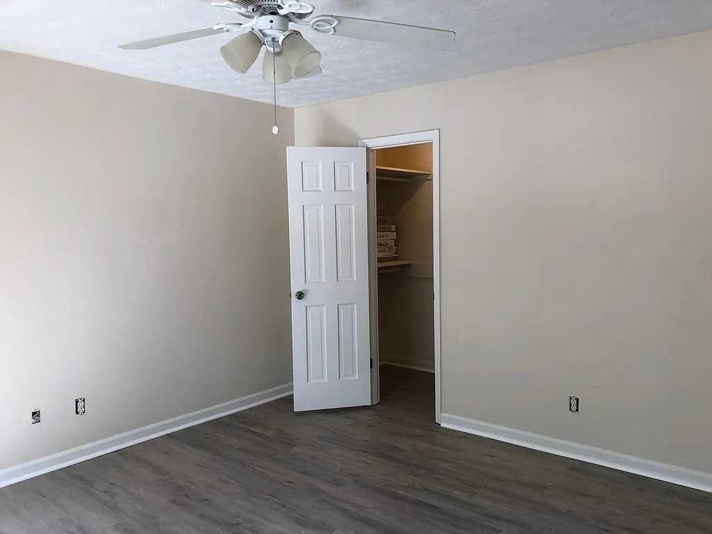 300 Winding River Dr #G - Photo 5 of 12