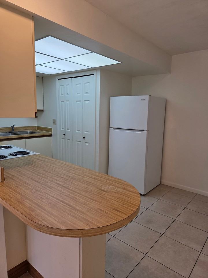 1222 Se 8th St #2 - Photo 5 of 17