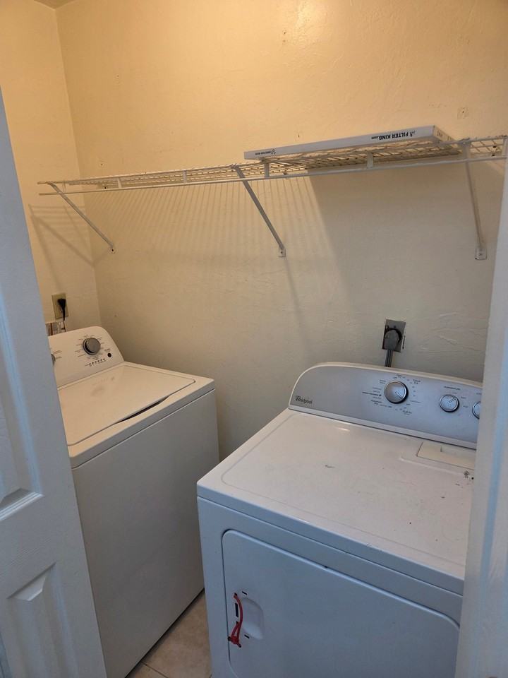 1222 Se 8th St #2 - Photo 6 of 17