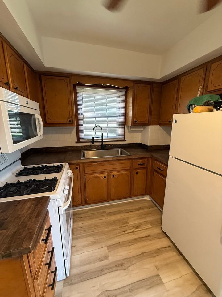 1124 E 29th St - Photo 6 of 14