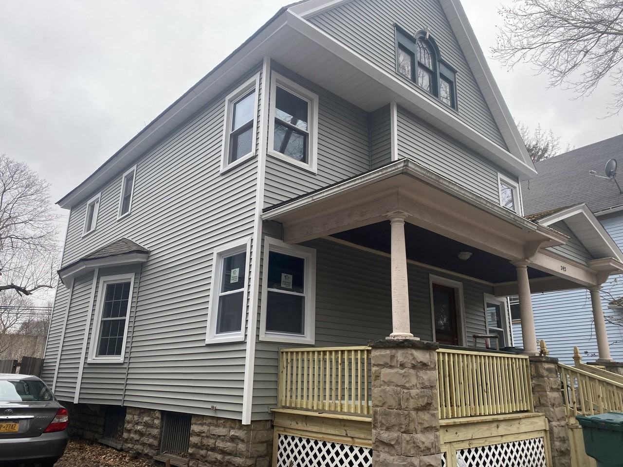 243 Richard St - Photo 3 of 9