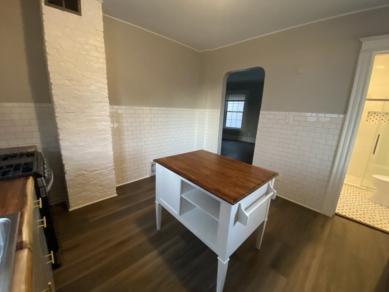 243 Richard St - Photo 5 of 9