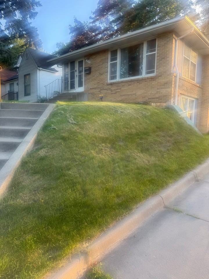 3759 Knox Ave N - Photo 2 of 3