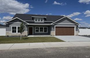 featured image of 1122 Crestview Dr