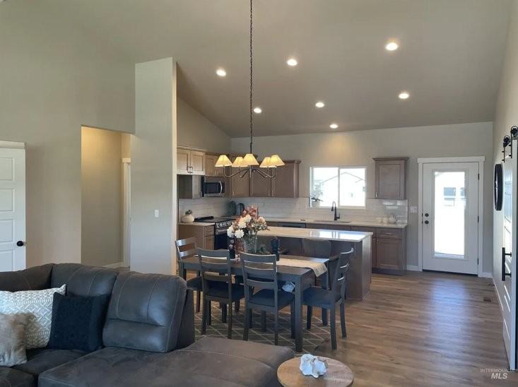 1122 Crestview Dr - Photo 4 of 11