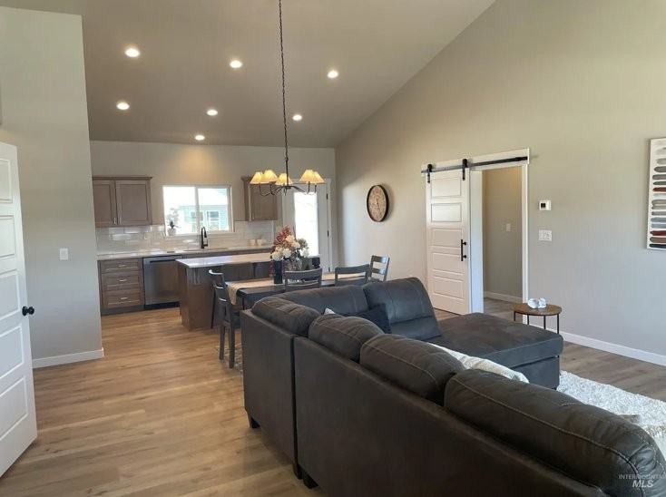 1122 Crestview Dr - Photo 6 of 11