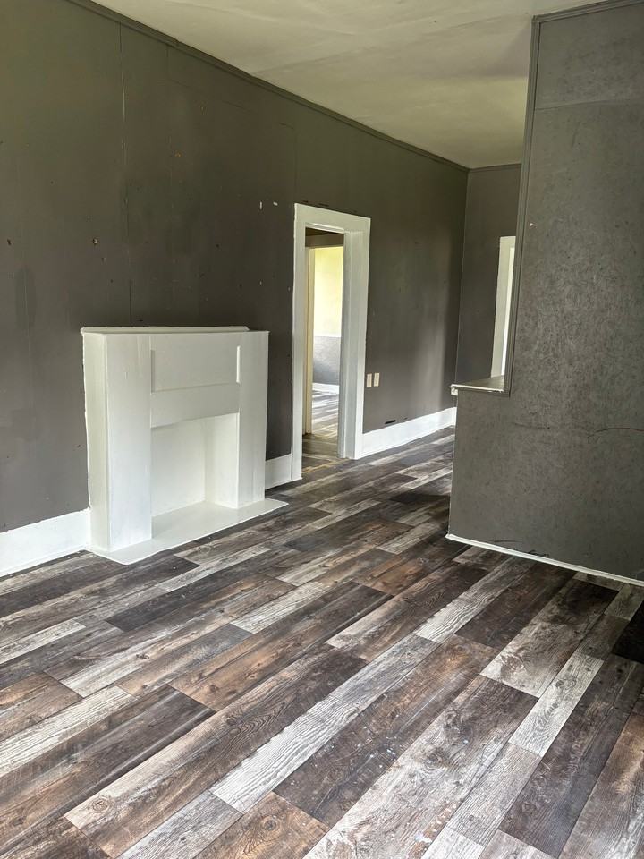 129 Judy St - Photo 4 of 15