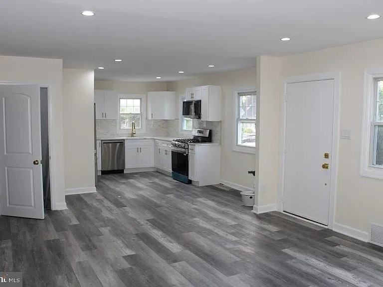 28 Ridgley St - Photo 2 of 9