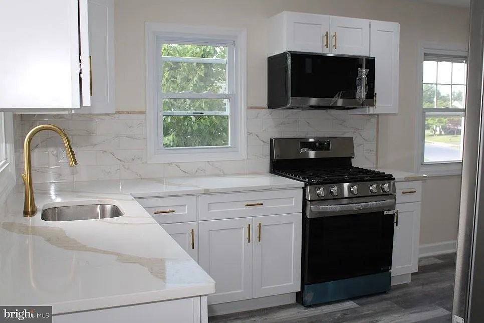 28 Ridgley St - Photo 3 of 9