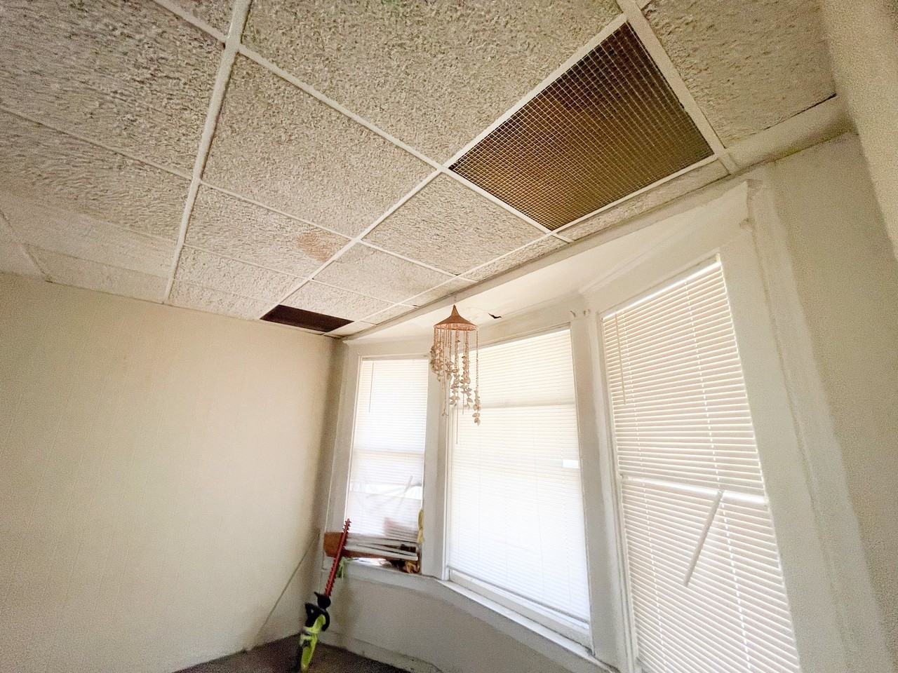 227 W Grand - Photo 6 of 16