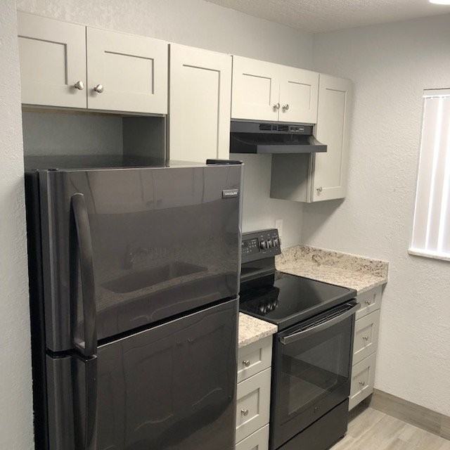 1611 Green Ln #4 - Photo 4 of 16