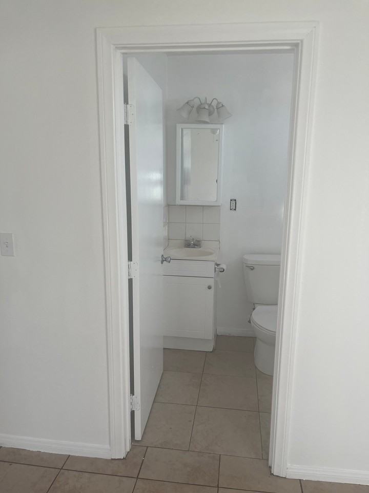 159 W Park Ave - Photo 5 of 7