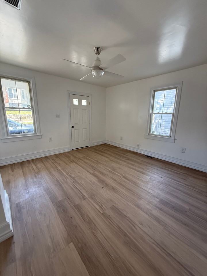 130 E John St - Photo 3 of 16