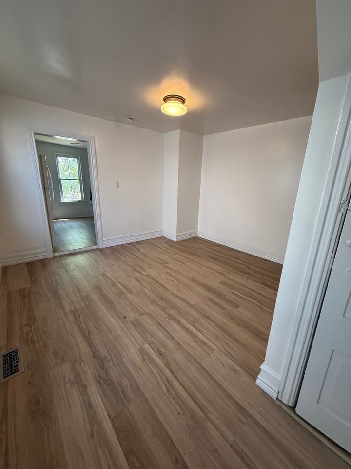 130 E John St - Photo 4 of 16