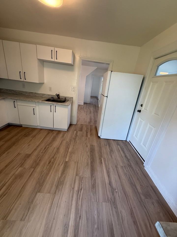 130 E John St - Photo 7 of 16