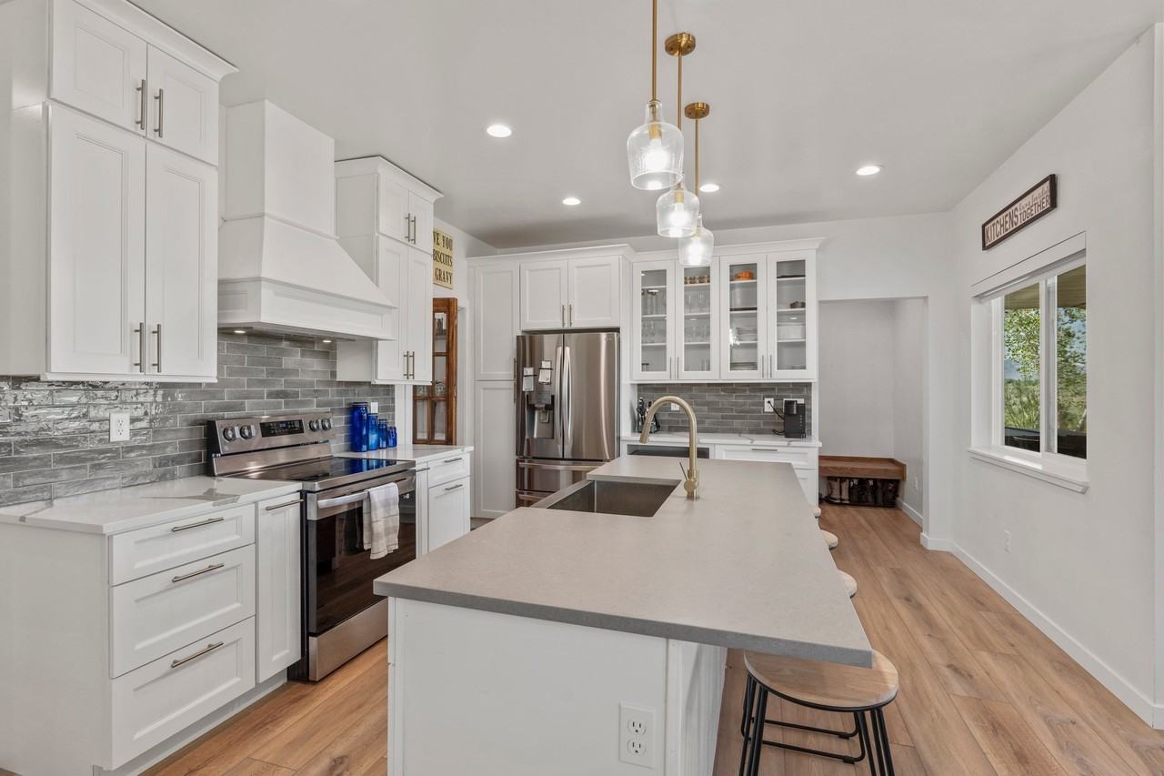 1517 Golf Course Ln - Photo 6 of 18
