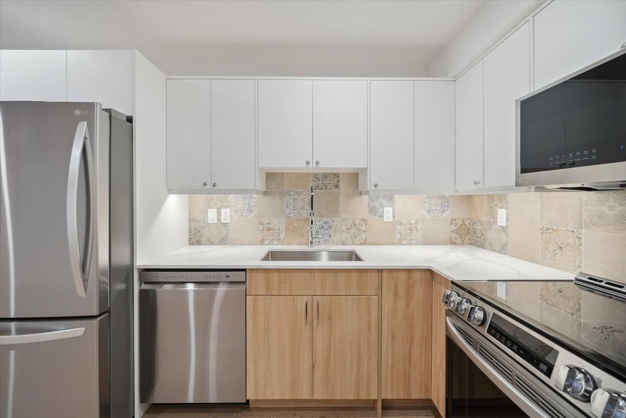 112 Walmer Road #6 - Photo 2 of 9