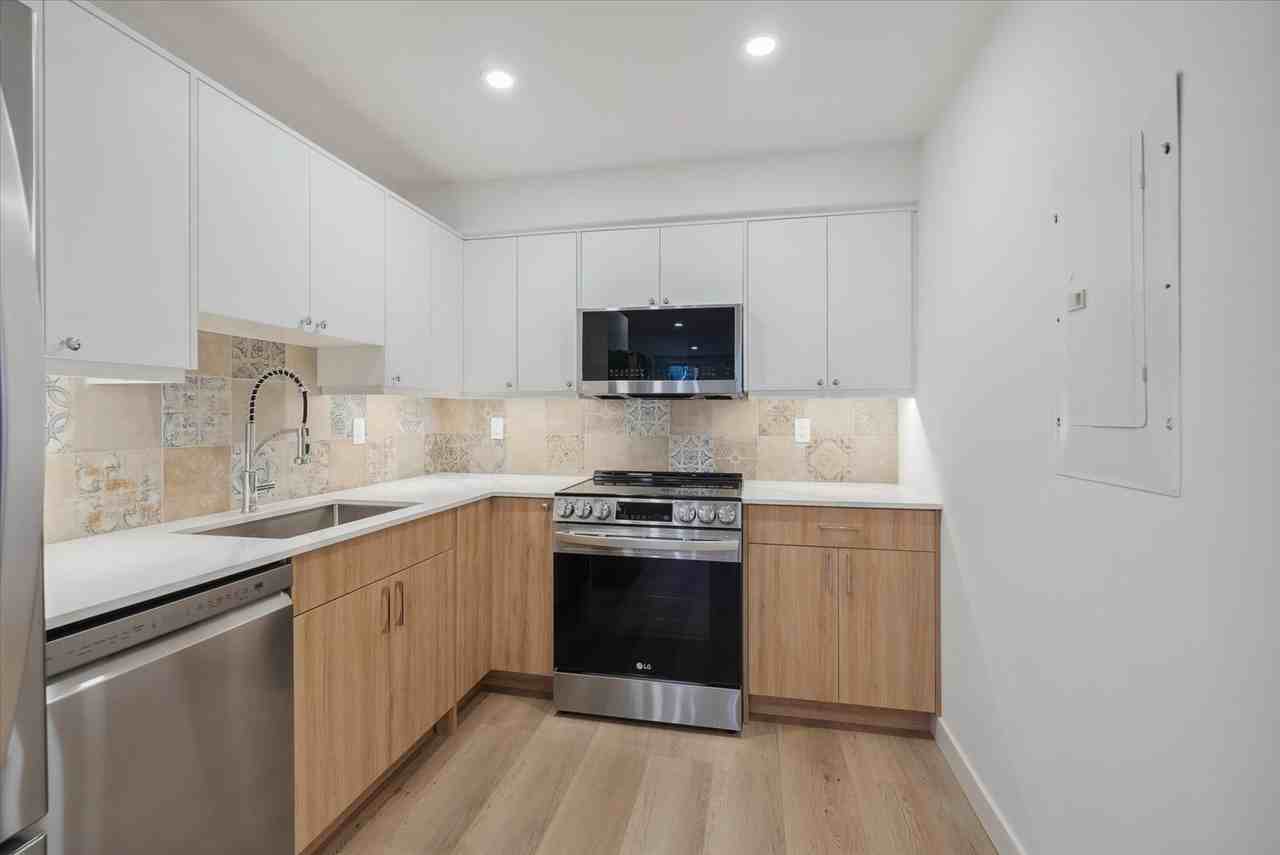 112 Walmer Road #6 - Photo 3 of 9