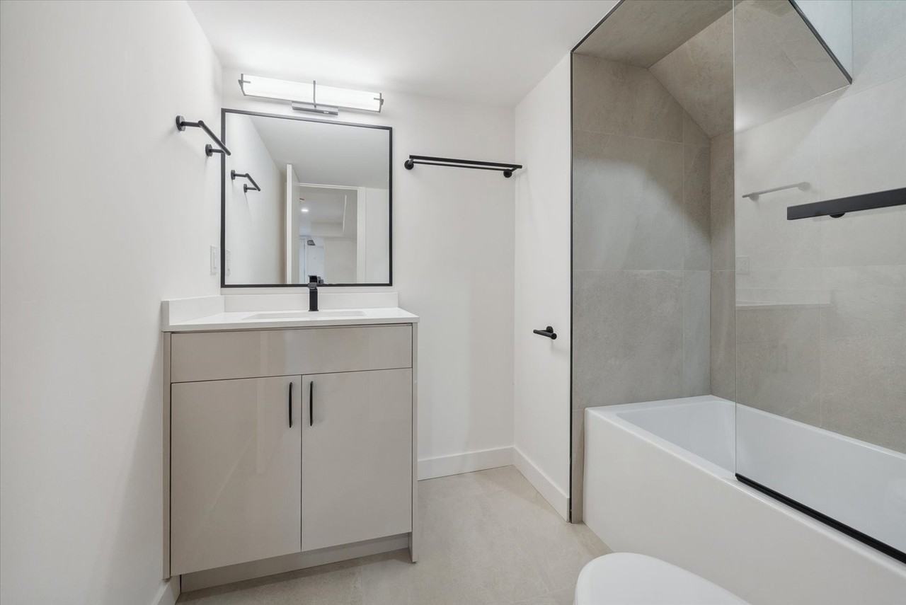 112 Walmer Road #6 - Photo 5 of 9