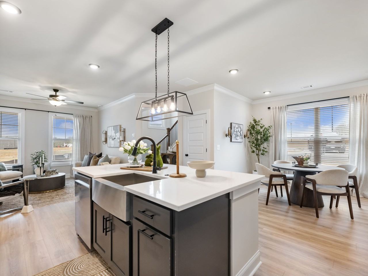 Grand Highlands Court - Photo 4 of 18