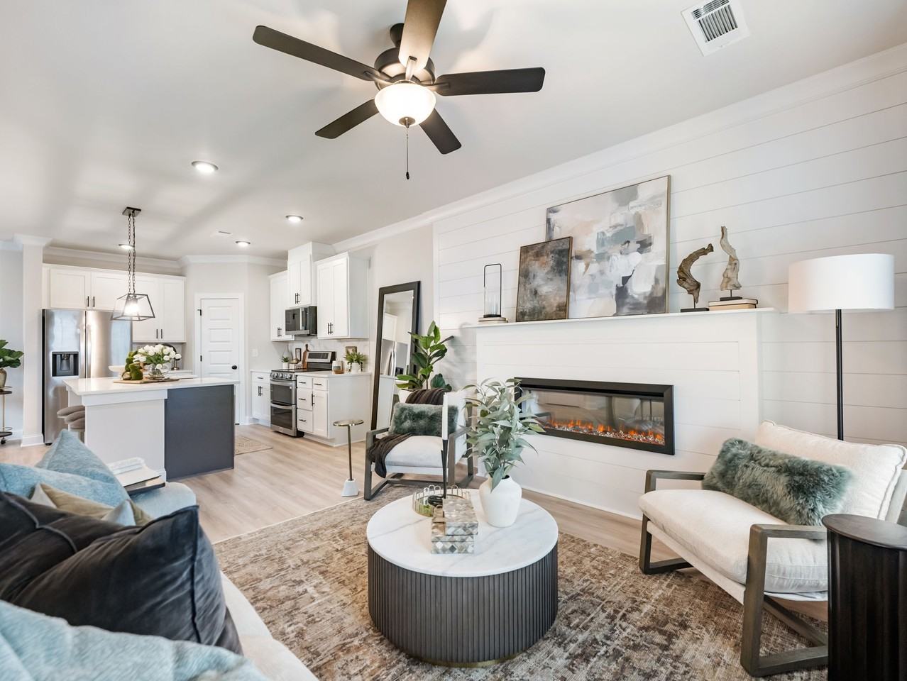 Grand Highlands Court - Photo 5 of 18