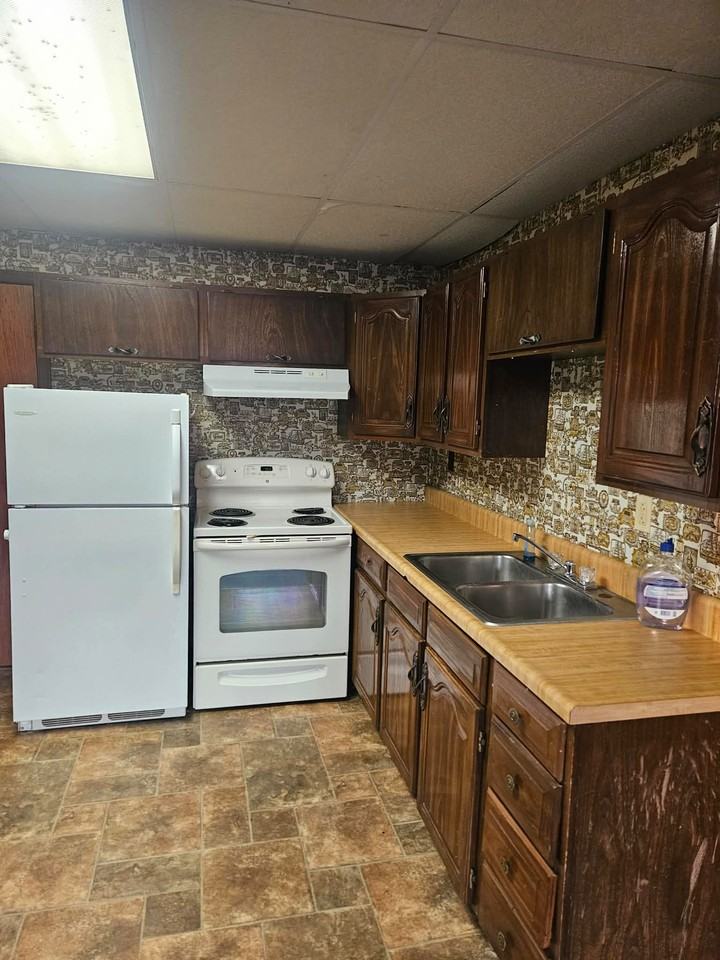 486 Main Rd #4