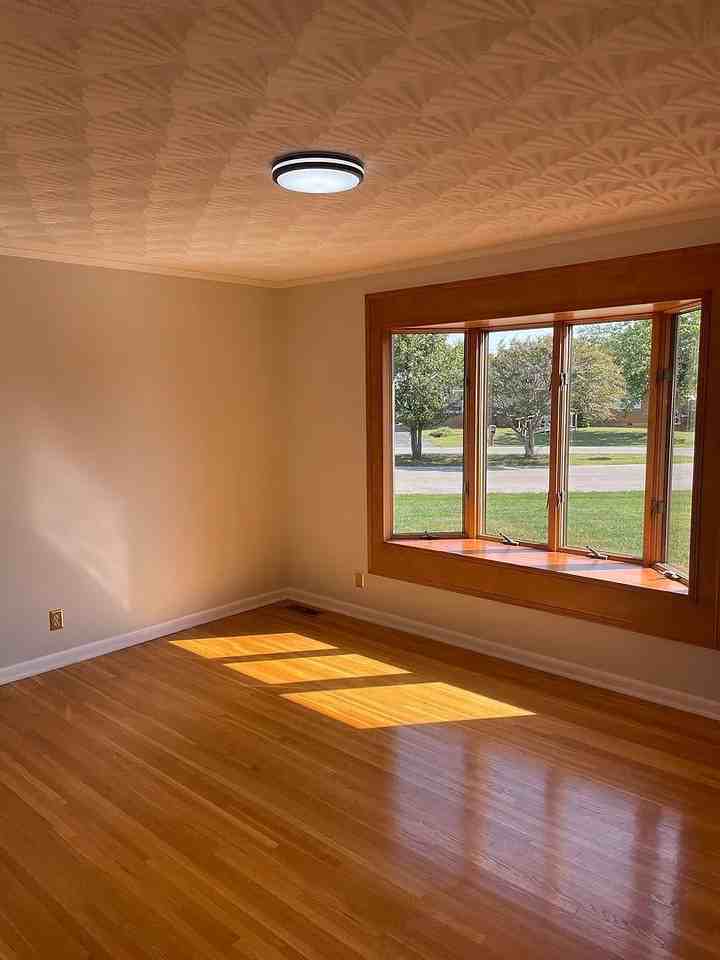 619 Lynnwood Way #NA - Photo 3 of 12