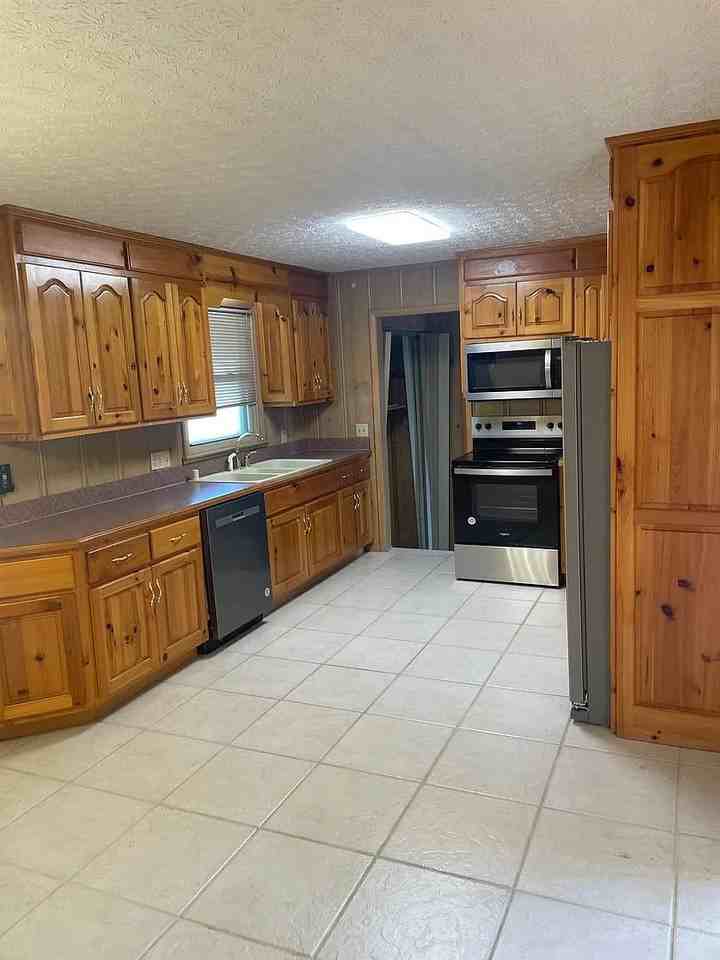 619 Lynnwood Way #NA - Photo 4 of 12