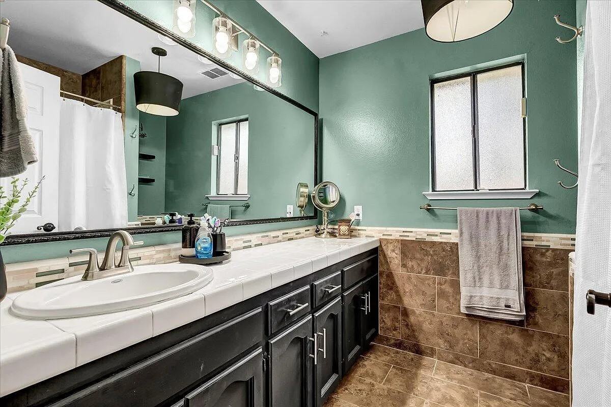 1828 E Seeger Ct #NA - Photo 2 of 10