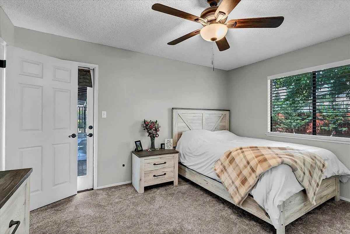1828 E Seeger Ct #NA - Photo 5 of 10