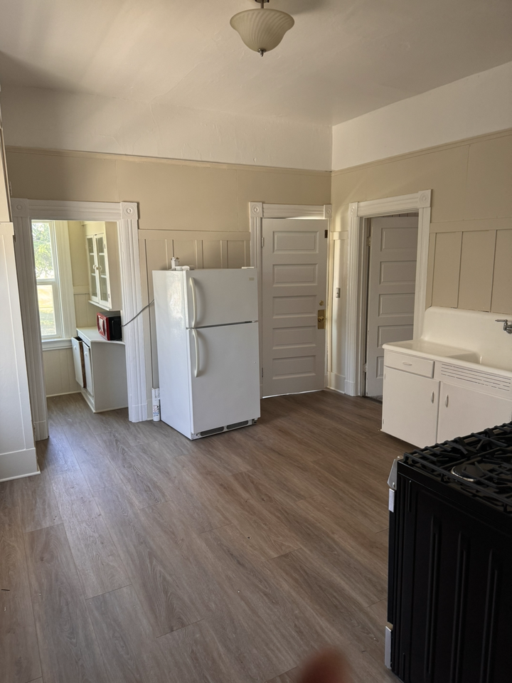 205 B St #A - Photo 6 of 9
