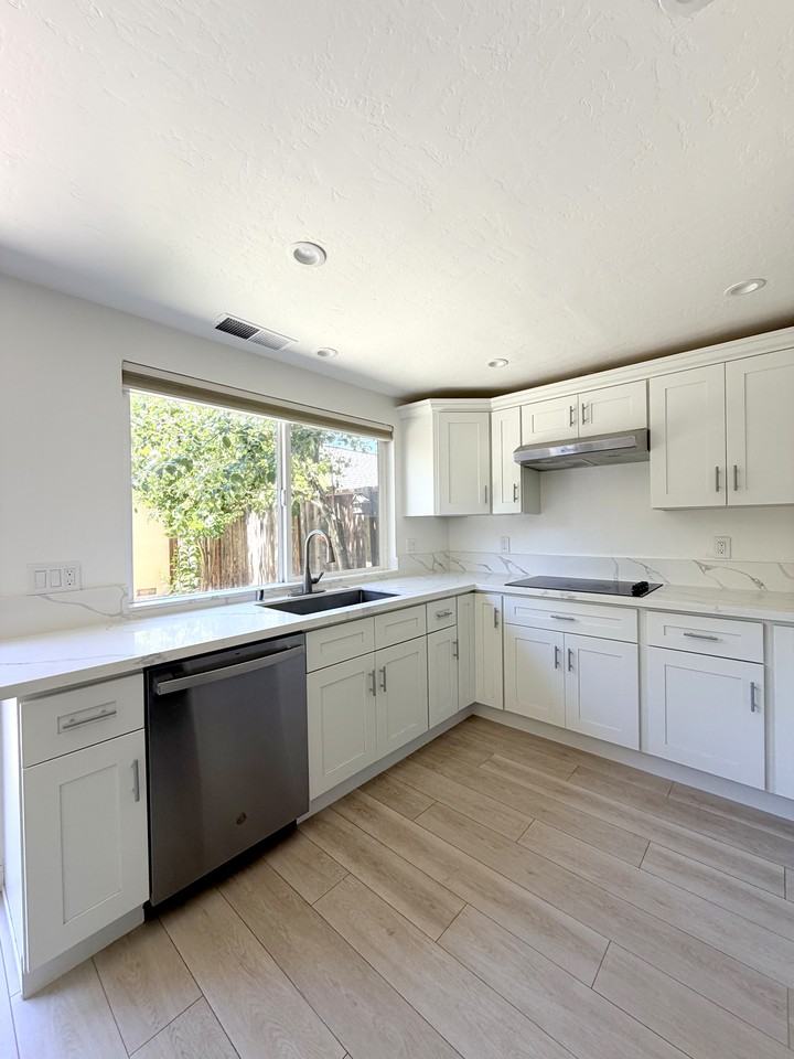 716 Nina Ln #NA - Photo 3 of 28